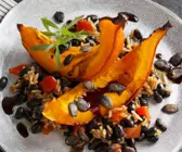 Gebackener Kürbis auf Bohnenreis