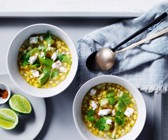 Mais-Avocado-Suppe mit Ziegenkäse und Koriander