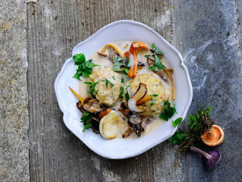 Semmelknödel mit Pilzrahm