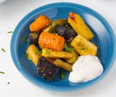 Ofengemüse mit Joghurt-Dattel-Zimt-Dip