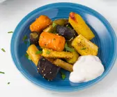 Ofengemüse mit Joghurt-Dattel-Zimt-Dip