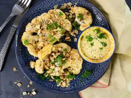 Blumenkohlsteak mit Bohnendip