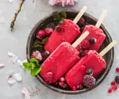 Beereneis mit Rosenwasser