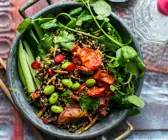 Quinoasalat mit Edamame und schwarzem Reis