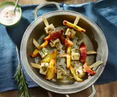 Tofu-Nektarinen-Spieße mit Paprika-Minz-Salat