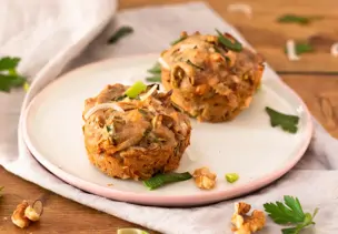 Herzhafte Lachs-Lauch-Muffins mit Walnüssen