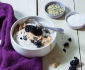 Keto-Porridge mit Brombeeren