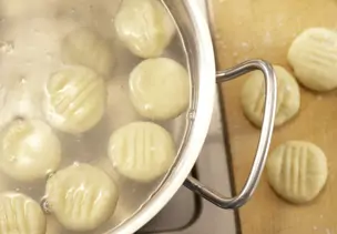 Gnocchi in Kochwasser