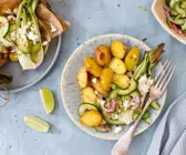 Limetten-Kartoffeln mit Paksoi und Gurken-Salsa