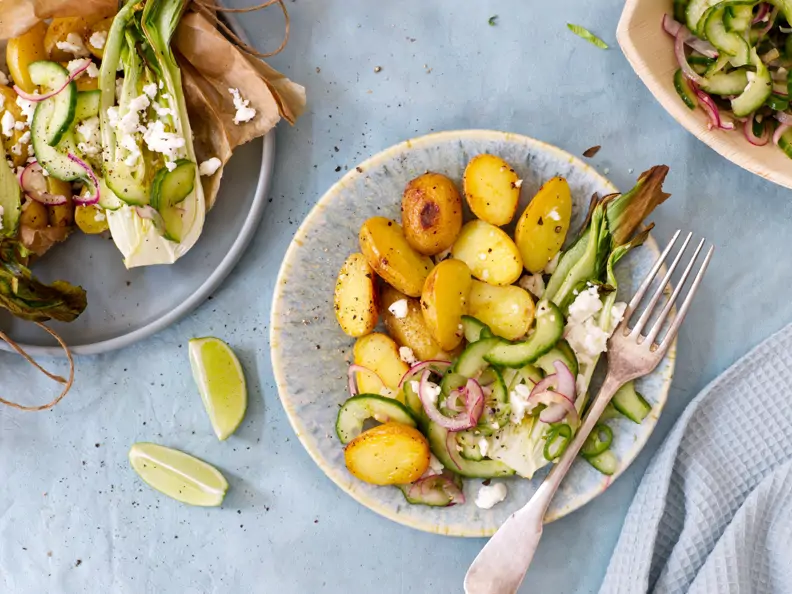Limetten-Kartoffeln mit Paksoi und Gurken-Salsa