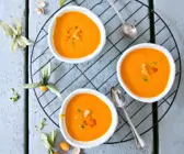 Möhrensuppe mit Physalis