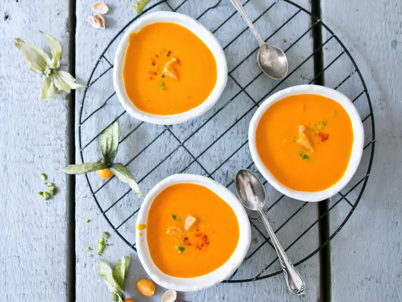 Möhrensuppe mit Physalis