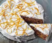 Carrotcake mit Nüssen und Frischkäsecreme