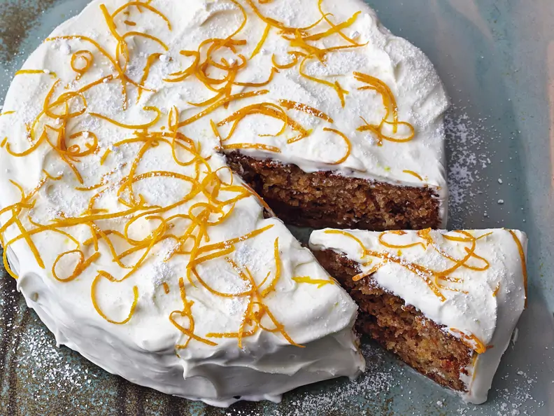 Carrotcake mit Nüssen und Frischkäsecreme