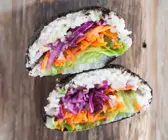 Sushi-Sandwich mit eingelegtem Gemüse