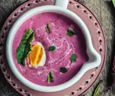 Kalte Rote-Bete-Suppe mit Ei