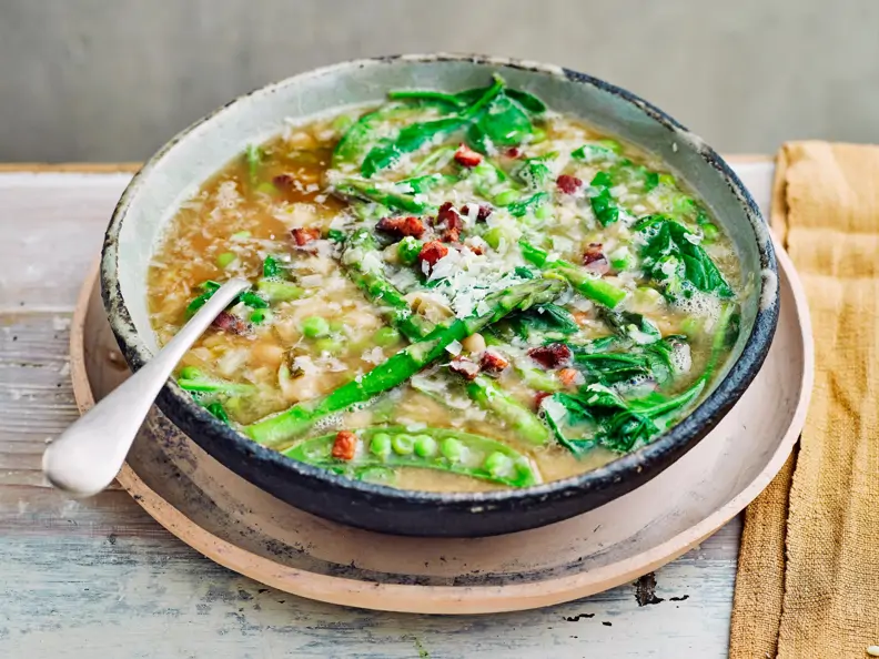 Frühlings-Minestrone