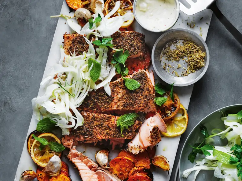 Lachs mit Fenchelkruste und Zitronen-Crème-fraîche