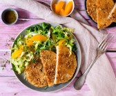 Sellerie-Nuss-Schnitzel mit Frisée-Orangen-Salat