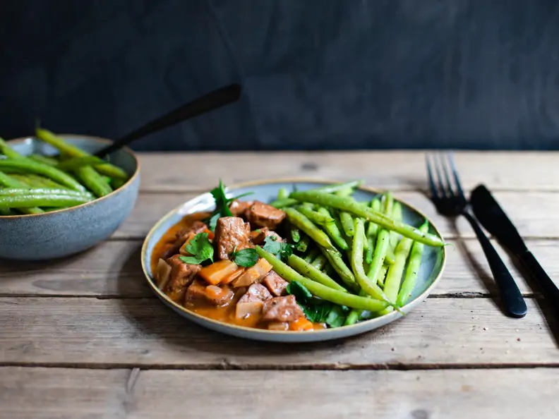 Seitan-Gulasch mit Bohnen