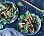 Linsensalat mit Spinat, Rhabarber und Spargel