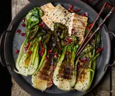 Gegrillter Pak Choi mit Fischsteaks