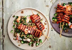 Thunfischspieße mit Getreidesalat