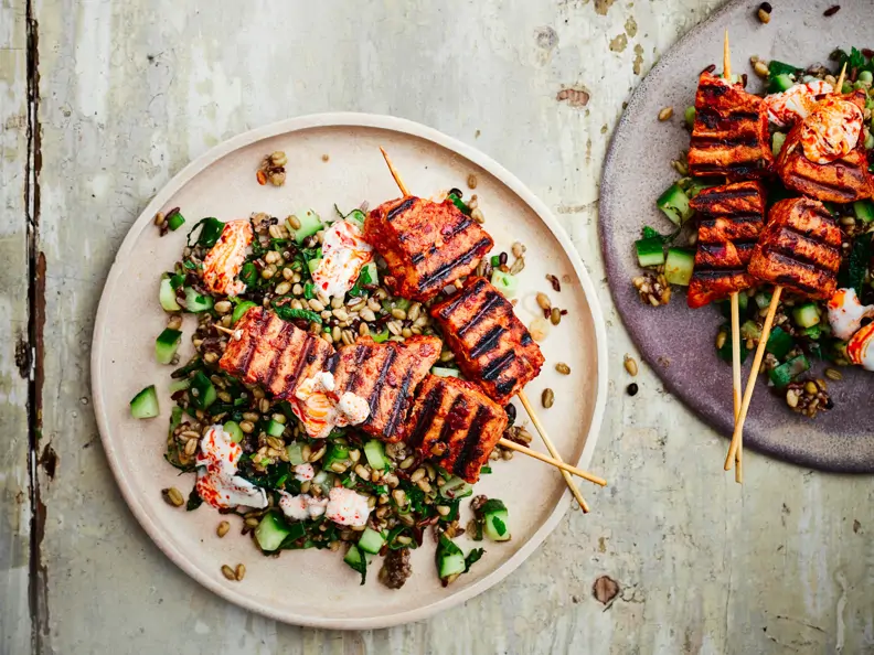 Thunfischspieße mit Getreidesalat