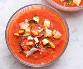 Wassermelonen-Tomaten-Suppe mit Parmesan