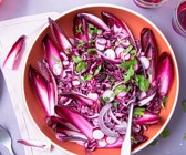 Rotkohl-Chicorée-Salat mit Radieschen