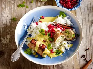 Indische Schnitzelröllchen mit Kokos-Reis