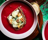 Rote-Bete-Suppe mit Blauschimmel-Toast 