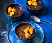 Schokoladendessert mit Orange
