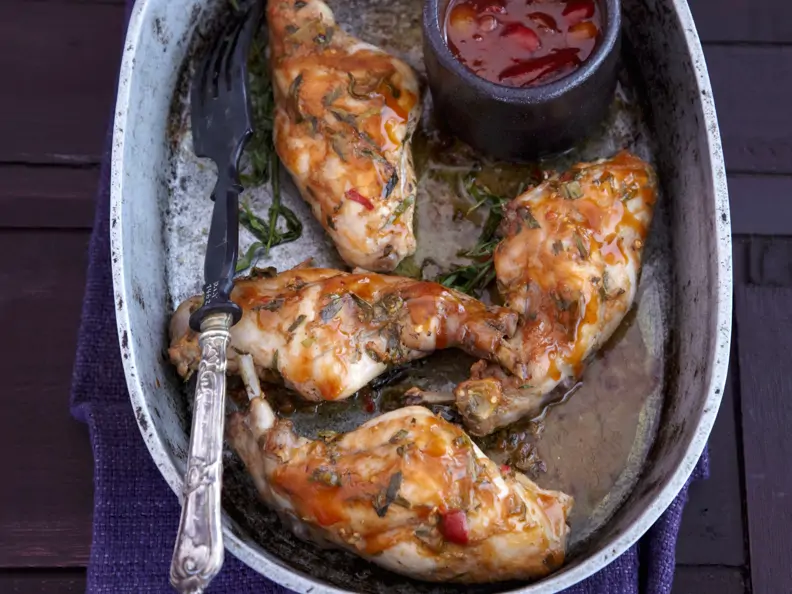 Kaninchenkeulen mit Hagebuttensauce