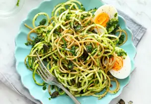Buchweizen-Zucchini-Spaghetti mit Petersilien-Pesto