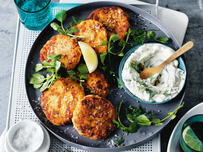 Fischfrikadellen mit Zitronen-Joghurt-Dip