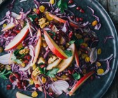 Rotkohlsalat mit roten Zwiebeln