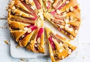 Rhabarberkuchen mit Mandeln