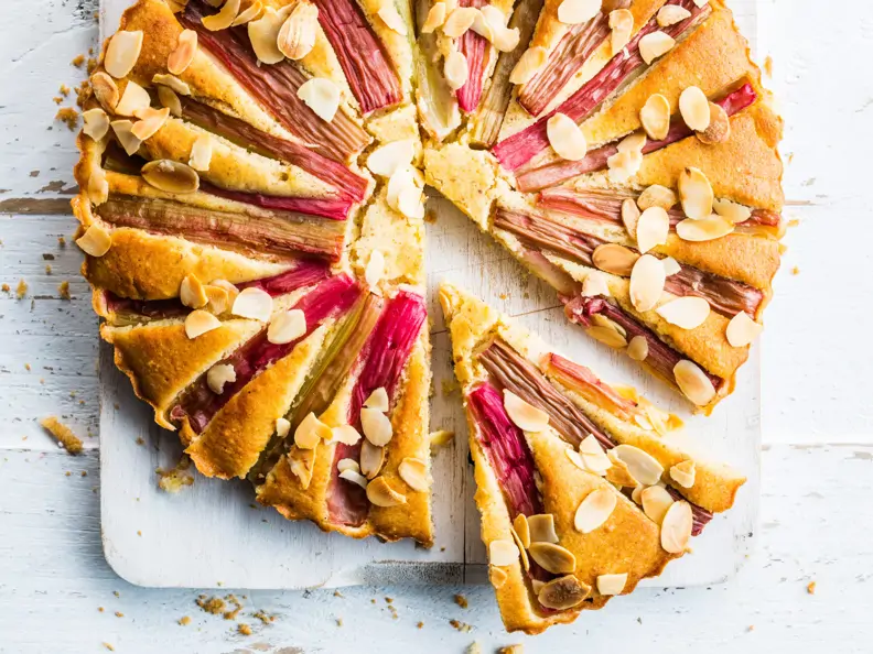 Rhabarberkuchen mit Mandeln