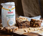 Bio-Früchte-Nuss-Brot mit Weinbeeren und Macadamianüssen