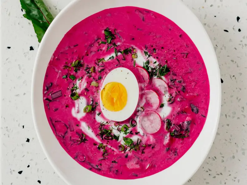 Kalte Rote-Bete-Suppe mit Radieschen
