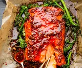 Ofengebackener Lachs mit Brokkolini