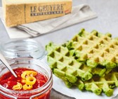 Spinatwaffeln mit Le Gruyère AOP und Tomatensalsa