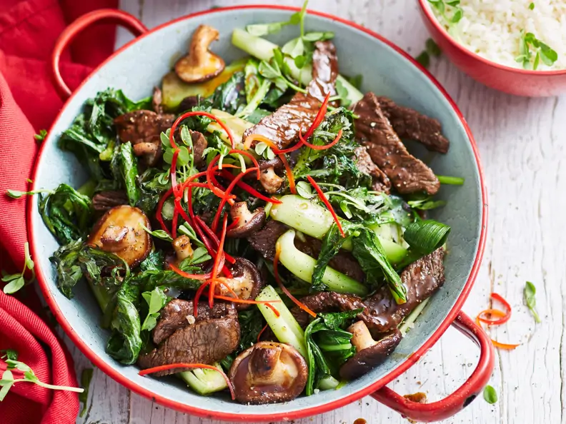 Hoisin-Rindfleischpfanne mit Shiitakepilzen