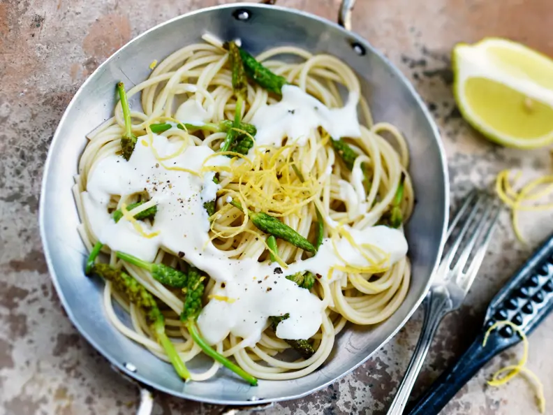 Spaghetti mit wildem Spargel und Zitronensauce