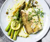 Fisch mit grünem Spargel und Kartoffelpüree