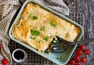 Börek-Lasagne mit Spinat und Feta
