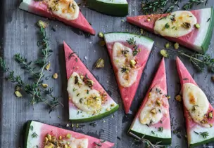 Überbackene Wassermelonenecken mit Käse