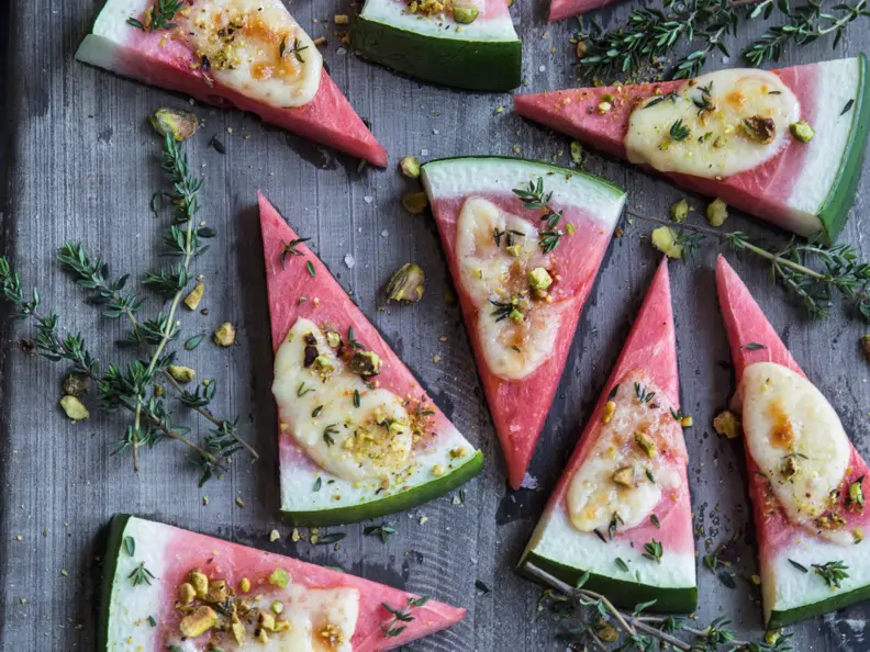 Überbackene Wassermelonenecken mit Käse