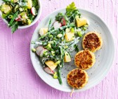 Veggie-Frikadellen-Spieß mit Kartoffel-Bohnen-Salat
